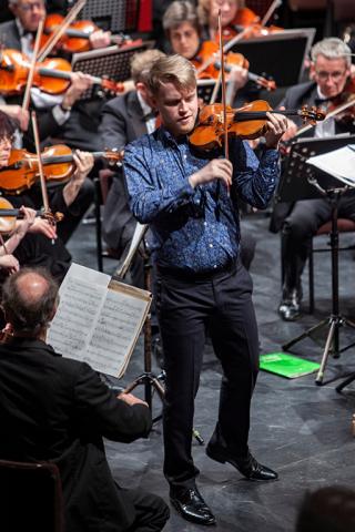 Charlie Lovell-Jones perform's Walton's Violin Concerto