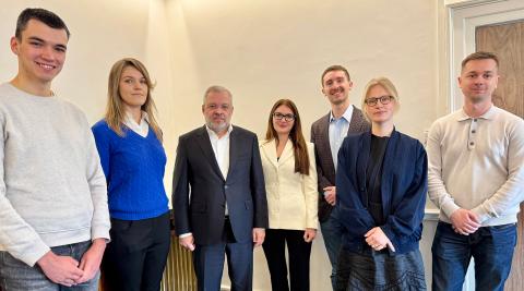 Minister Halushchenko with current University of Oxford students from Ukraine